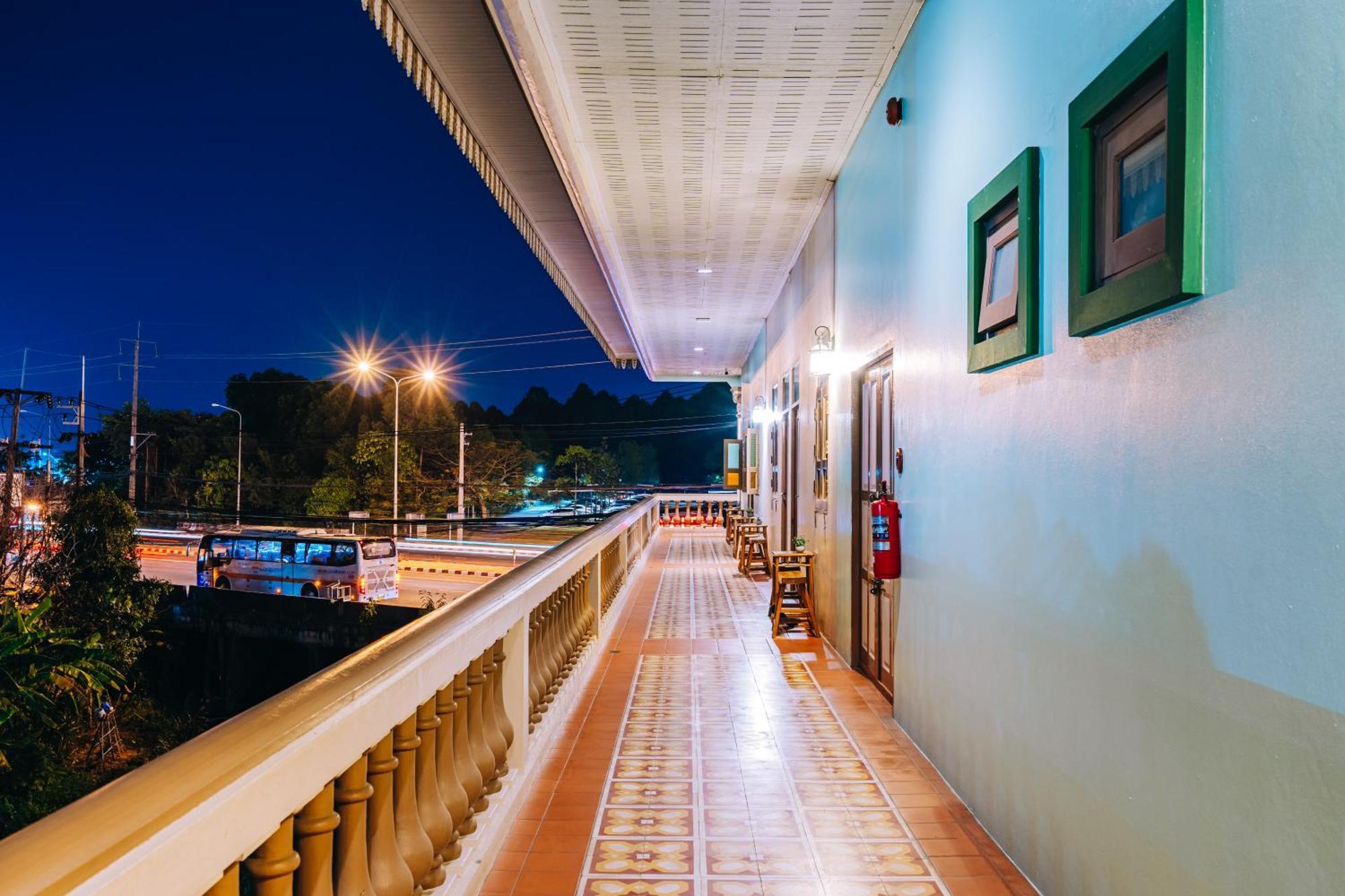 O'Nya Phuket Hotel Exterior foto