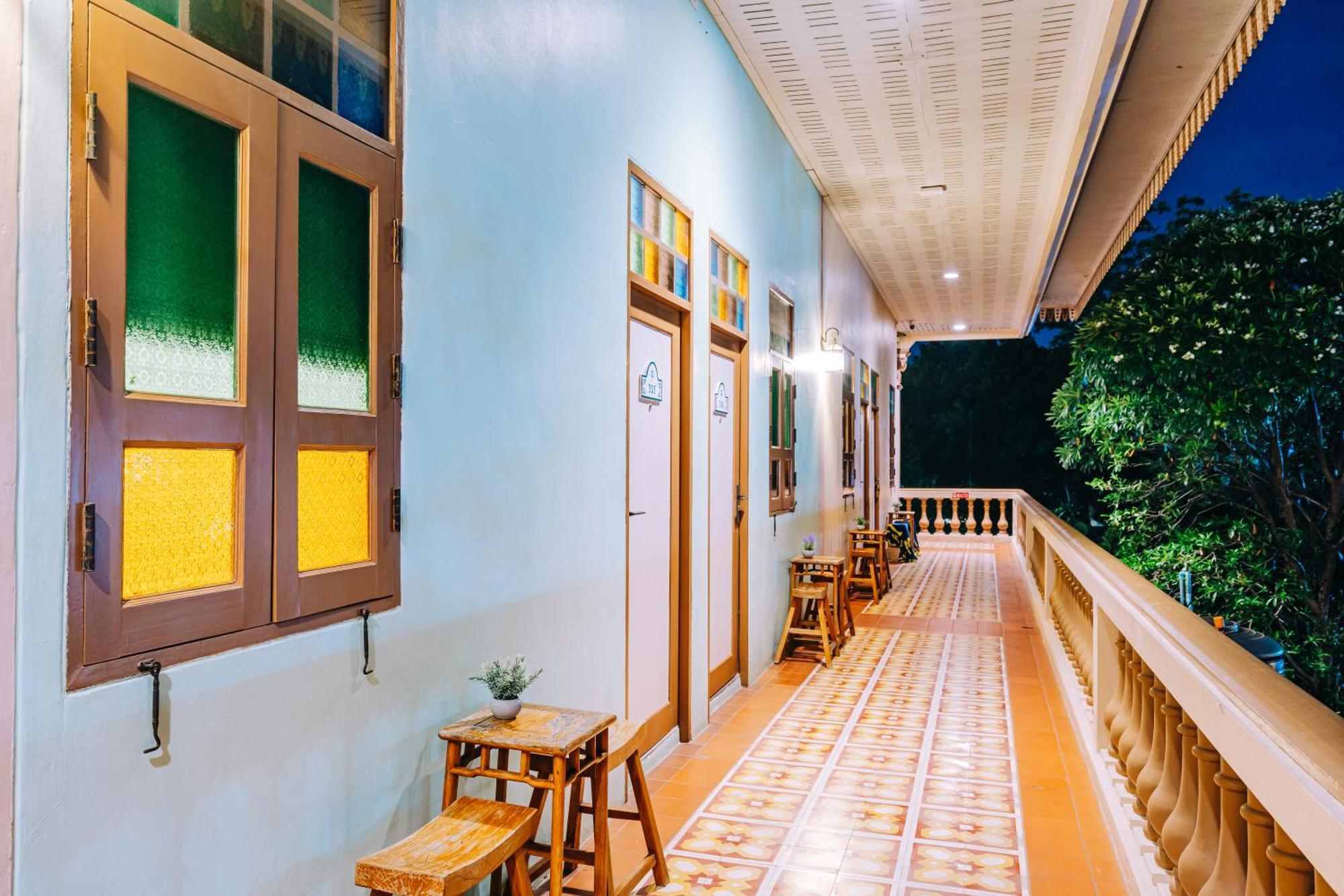 O'Nya Phuket Hotel Exterior foto