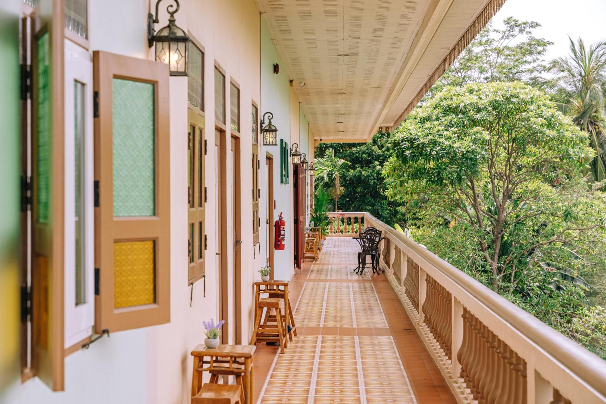 O'Nya Phuket Hotel Exterior foto