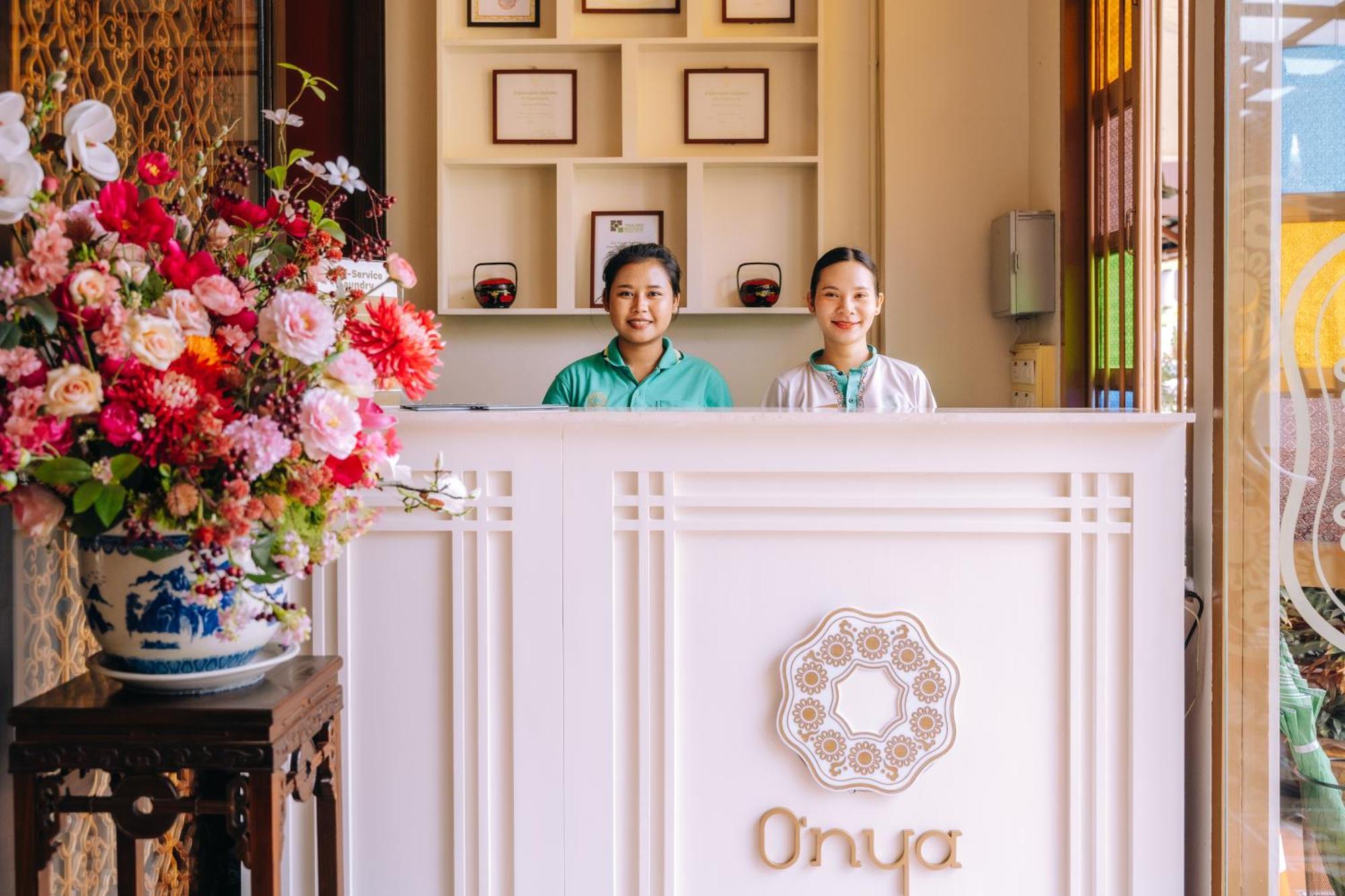 O'Nya Phuket Hotel Exterior foto