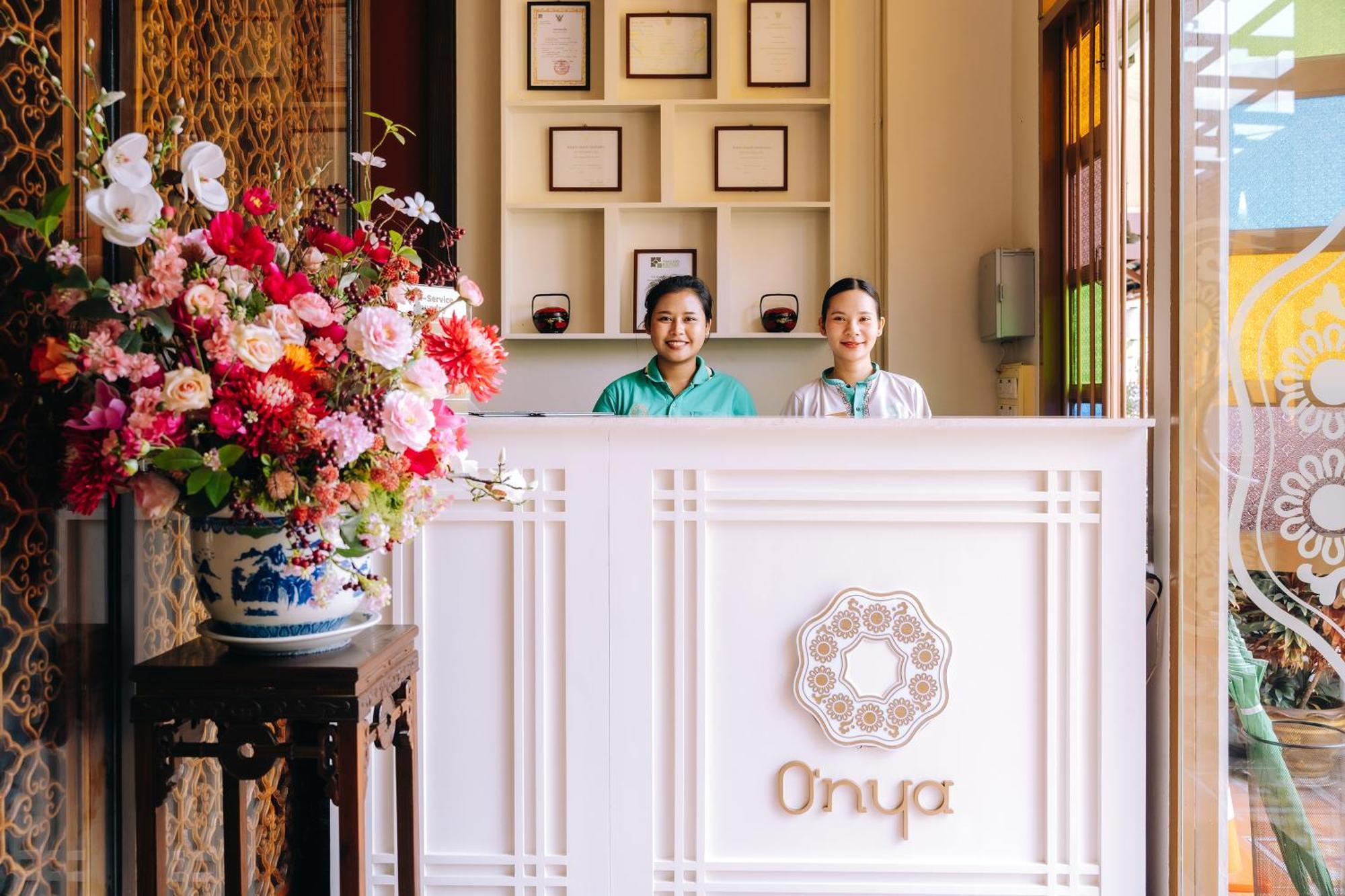 O'Nya Phuket Hotel Exterior foto